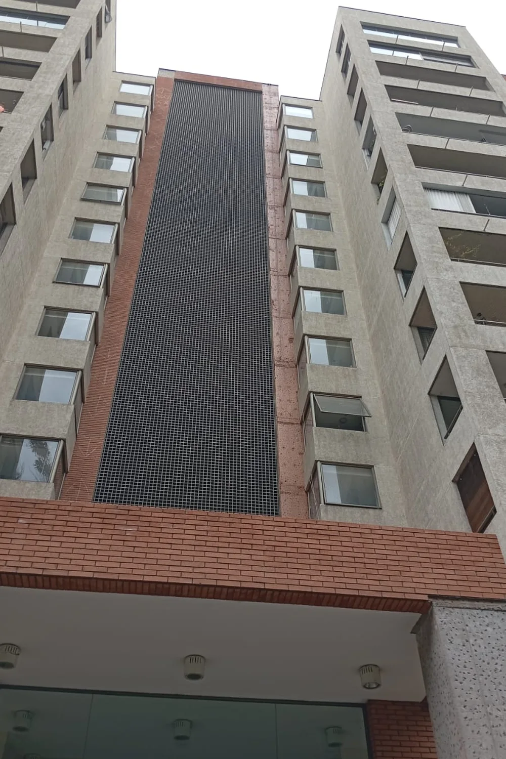 Resultado de reparación de enchape realizada por UP Services